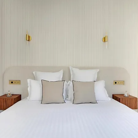 Maison Galante's With Services In La Madeleine - Opera Apartment