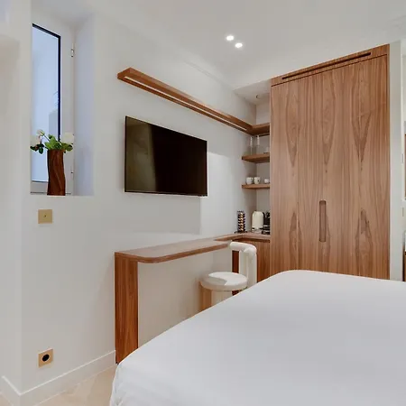 Maison Galante's With Services In La Madeleine - Opera