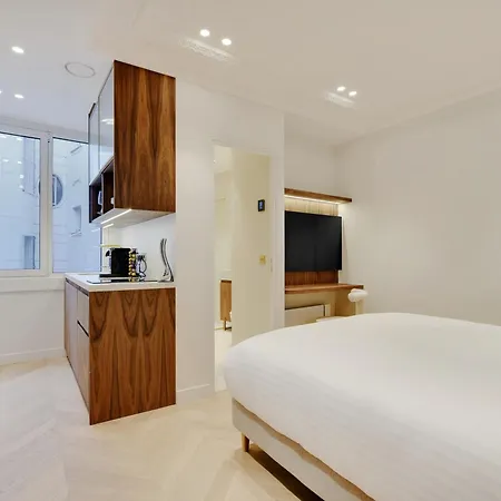 Maison Galante's With Services In La Madeleine - Opera