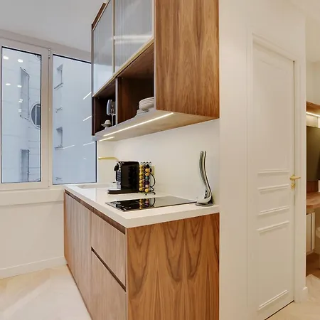 Maison Galante's With Services In La Madeleine - Opera Appartement