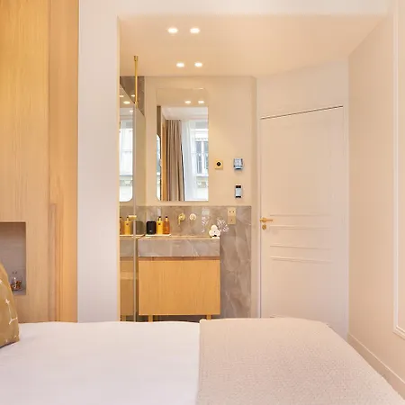 Maison Galante's With Services In La Madeleine - Opera