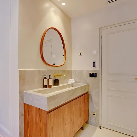 Appartement Maison Galante's With Services In La Madeleine - Opera Parijs