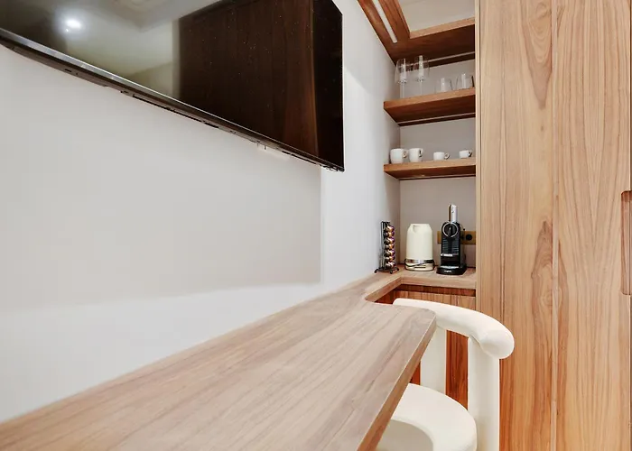 Maison Galante's With Services In La Madeleine - Opera パリ