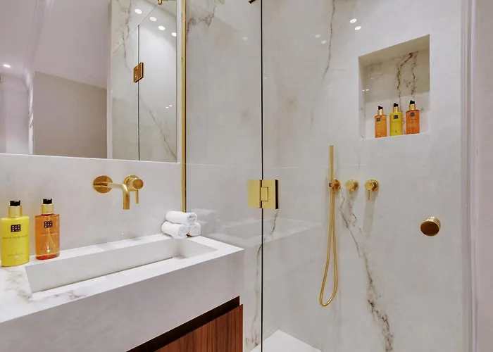 Maison Galante's With Services In La Madeleine - Opera