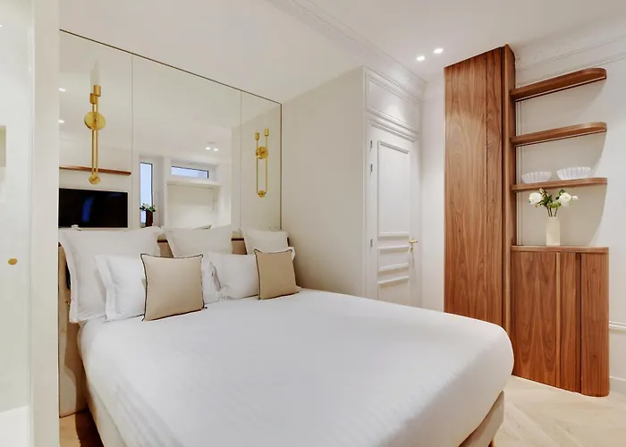 Maison Galante's With Services In La Madeleine - Opera * パリ