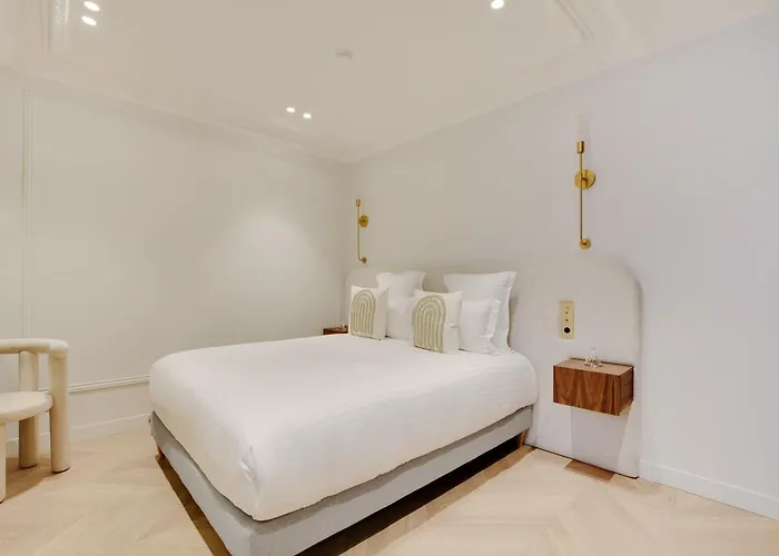 Maison Galante's With Services In La Madeleine - Opera アパート *