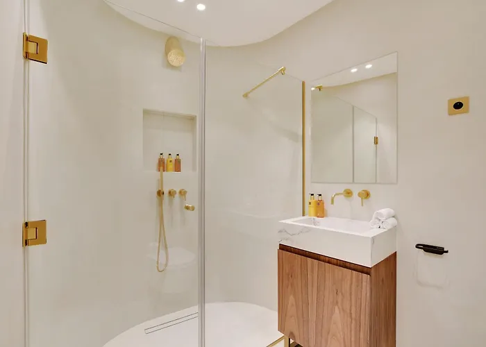 Maison Galante's With Services In La Madeleine - Opera パリ