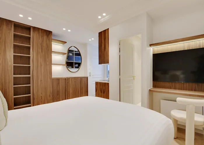 Maison Galante's With Services In La Madeleine - Opera * パリ