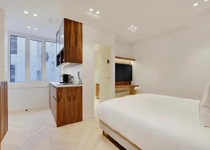 Maison Galante's With Services In La Madeleine - Opera