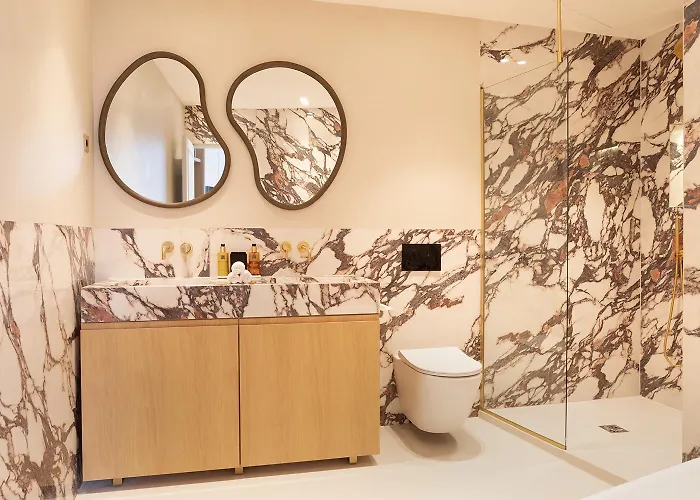 Maison Galante's With Services In La Madeleine - Opera パリ