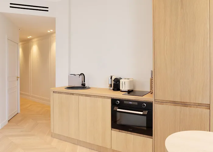 Maison Galante's With Services In La Madeleine - Opera パリ